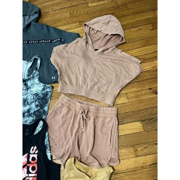 Womens Athletic Clothing Lot 17PCS Size MEDIUM Under Armour Nike Adidas & MORE - Picture 6 of 14